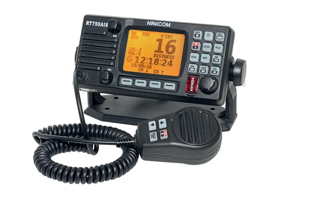 Réduction VHF RT 750 AIS NMEA 2000 avec Antenne GPS intégrée